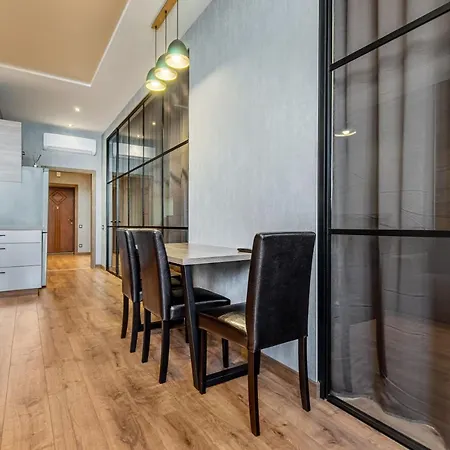 Sea Symphony Wood Style Apartment